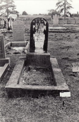 Historic picture of Makaraka cemetery, block MKM, plot 1062.