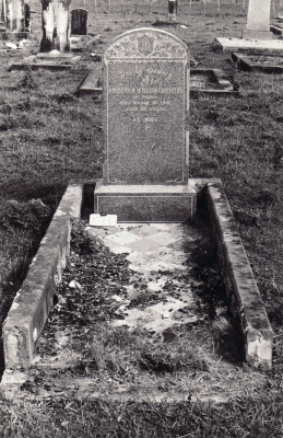 Historic picture of Makaraka cemetery, block MKM, plot 1083.