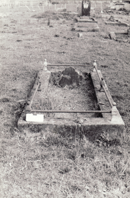 Historic picture of Makaraka cemetery, block MKM, plot 1087.