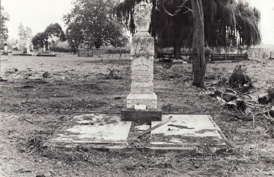 Historic picture of Makaraka cemetery, block MKM, plot 1090.