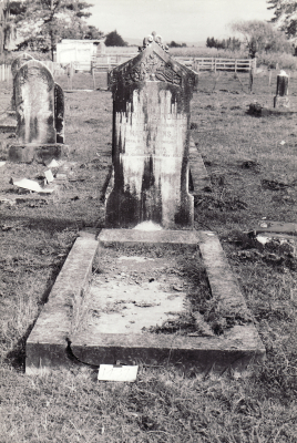 Historic picture of Makaraka cemetery, block MKM, plot 1437.