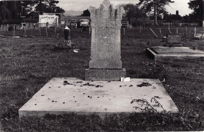 Historic picture of Makaraka cemetery, block MKM, plot 1450.