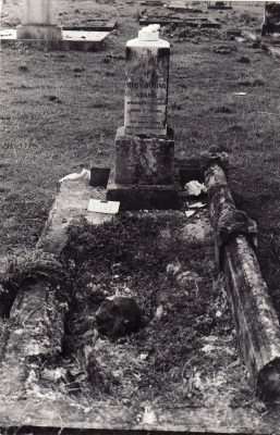 Historic picture of Makaraka cemetery, block MKM, plot 1563.