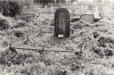 Historic picture of Makaraka cemetery, block MKOLD, plot 112.