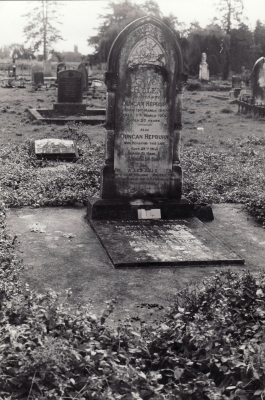 Historic picture of Makaraka cemetery, block MKOLD, plot 174.