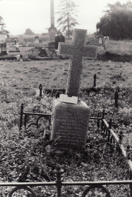 Historic picture of Makaraka cemetery, block MKOLD, plot 180.