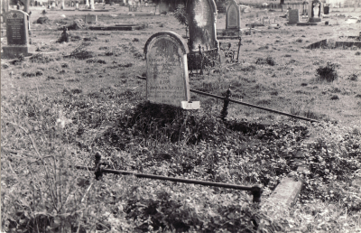 Historic picture of Makaraka cemetery, block MKOLD, plot 198.