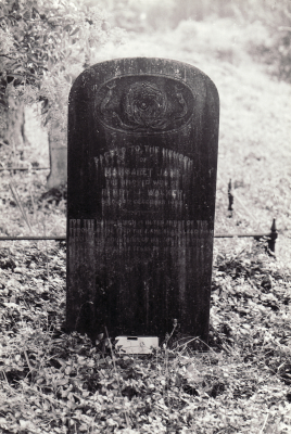 Historic picture of Makaraka cemetery, block MKOLD, plot 28.