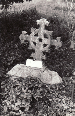 Historic picture of Makaraka cemetery, block MKOLD, plot 37.