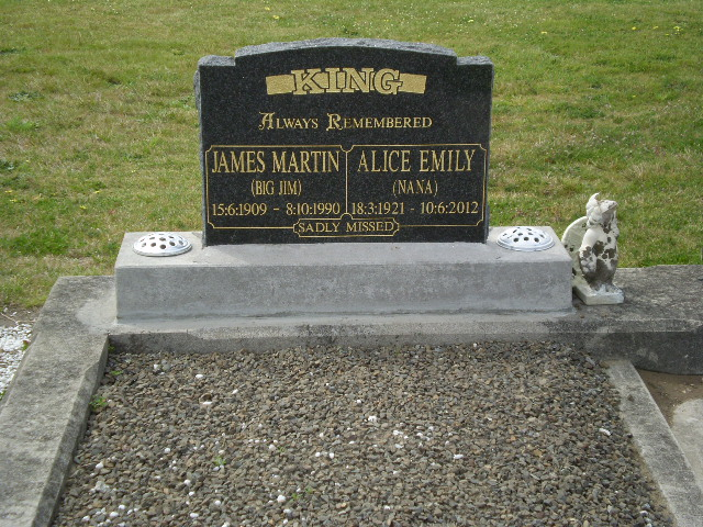 Historic picture of Taruheru cemetery, block 11, plot 70.
