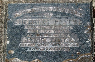 Historic picture of Taruheru cemetery, block 17, plot 22.